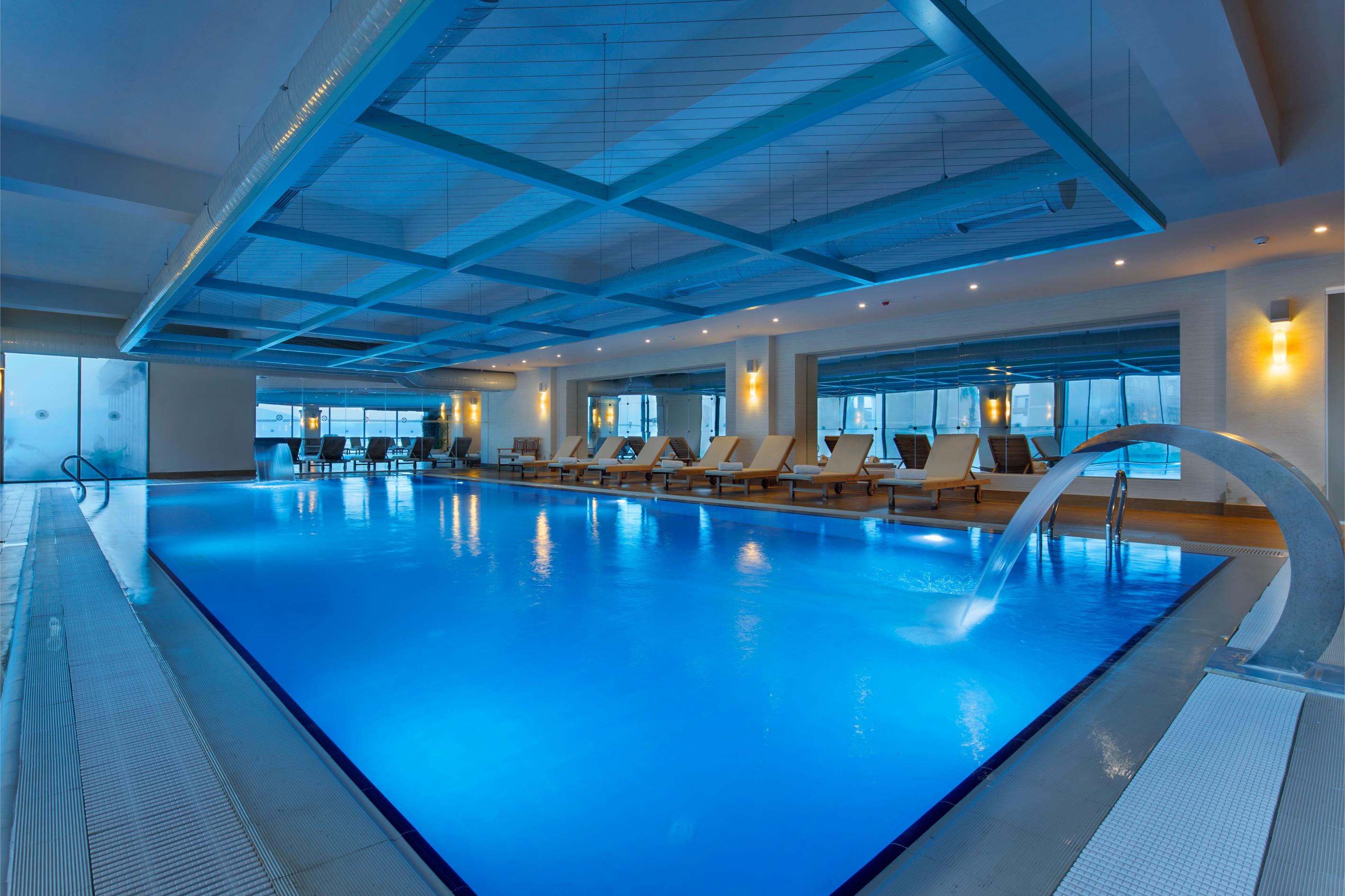 Kapalı Yüzme Havuzu